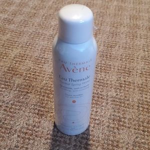 Avene hydrating facial spritz